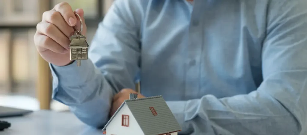 residential property valuer inspecting home in the Northern Territory